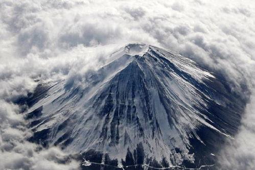 富士山爆料最新消息今天,揭秘火山喷发前的神秘征兆！”